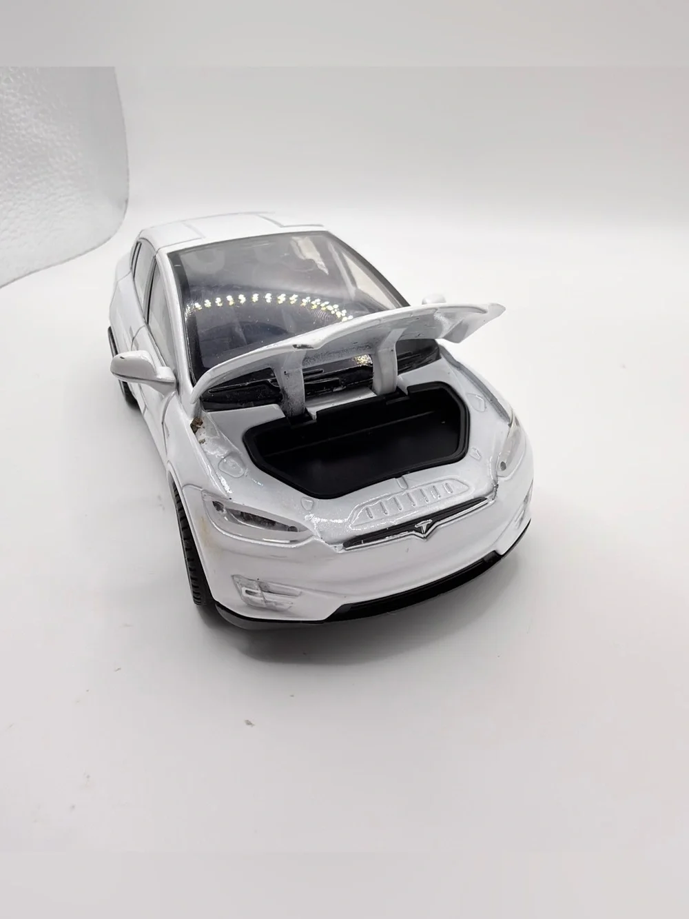 Tesla Model X 90D Diecast Toy Car White Opening Falcon Doors 1:32 Scale